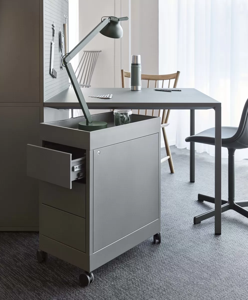 PC DOUBLE ARM W. TABLE BASE | Herman miller